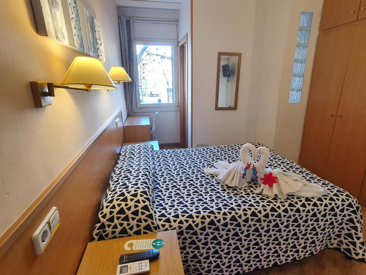 Hostal Rio De Castro Βαρκελώνη Εξωτερικό φωτογραφία
